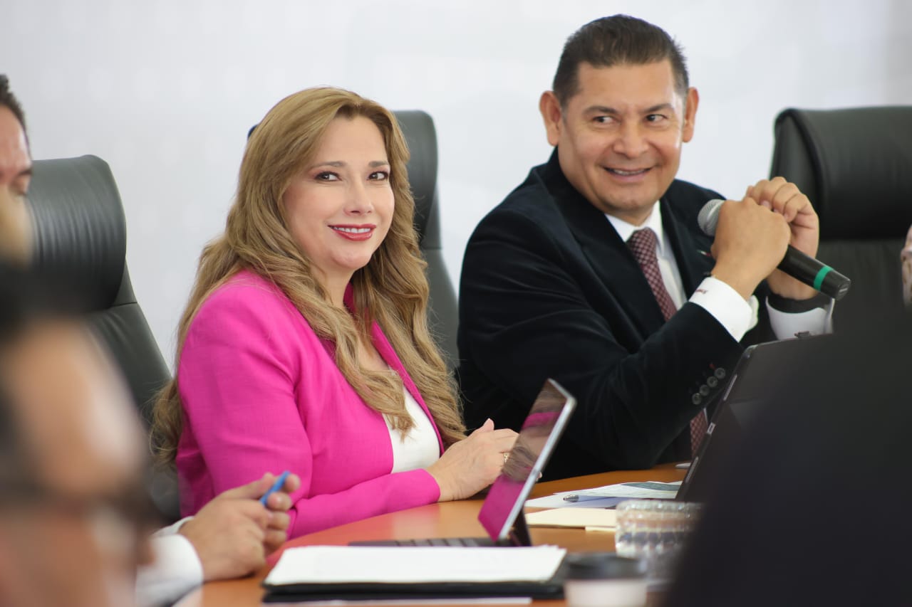 Armenta y Ceci Arellano presentan Ceposami