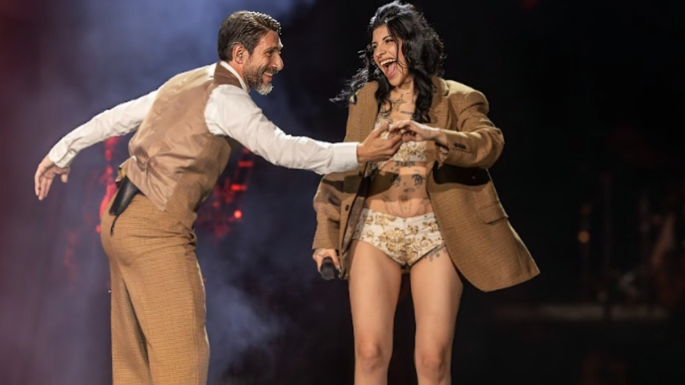 Acusan a Ángela Aguilar de copiar show de Cazzu