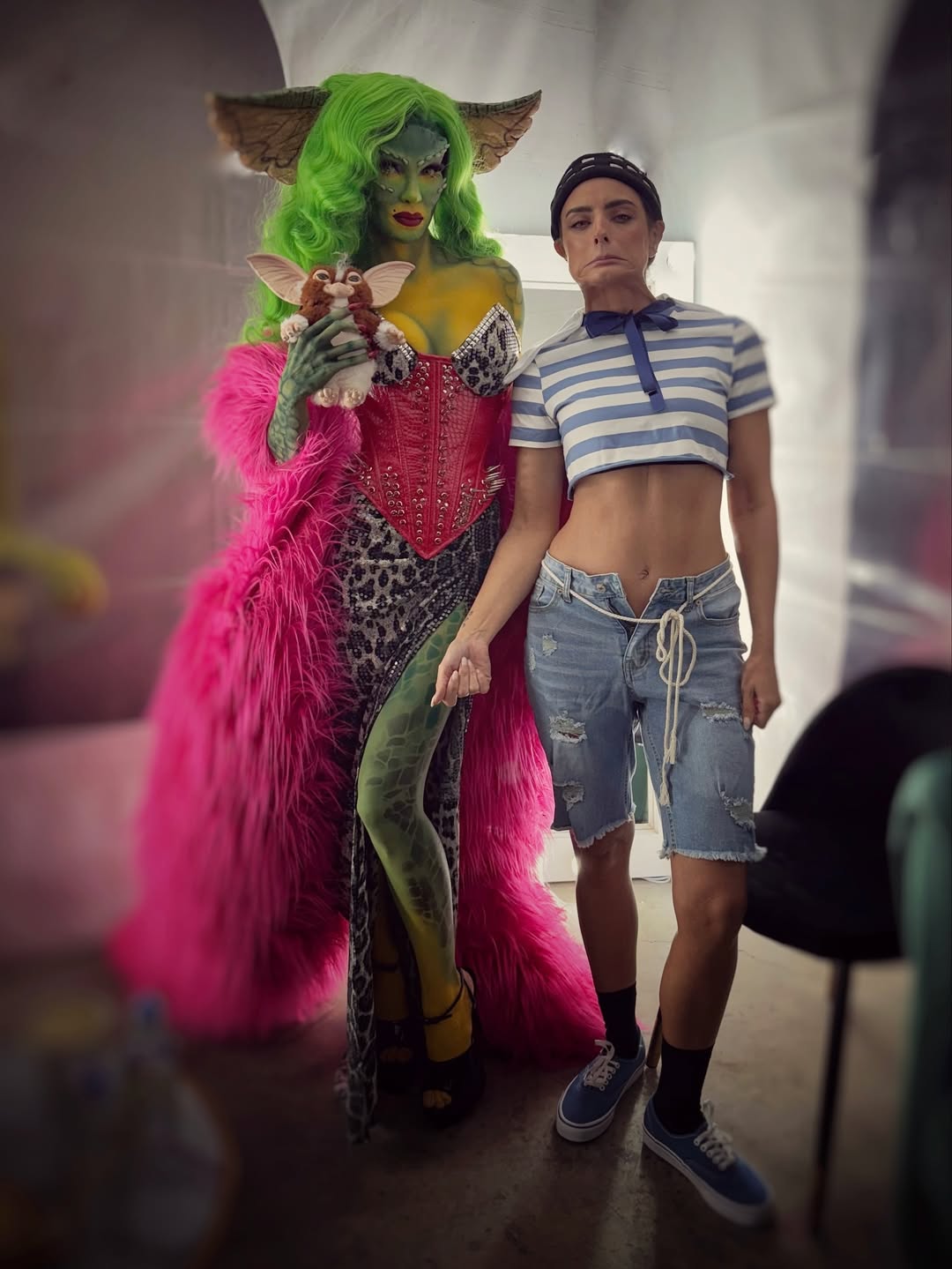 Aislinn Derbez causa sensación tras disfrazarse de Aarón Abasolo