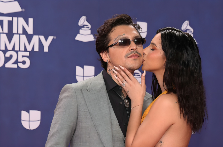 Christian Nodal olvida dedicar su Grammy a Ángela Aguilar