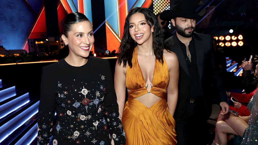 Mamá de Ángela Aguilar responde a los ataques contra su hija