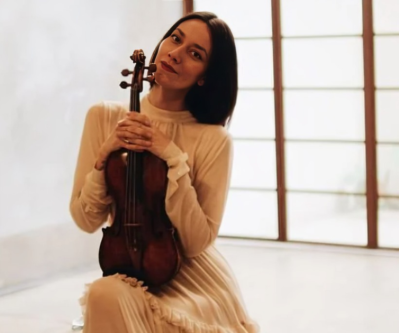 Violinista enciende rumores de supuesto romance con Nodal