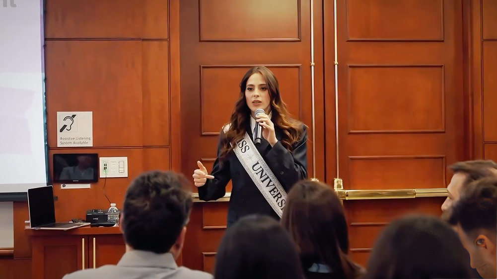 Fátima Bosch defiende su corona de Miss Universo en Harvard