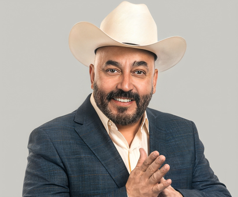 Lupillo Rivera defiende contenido de su libro