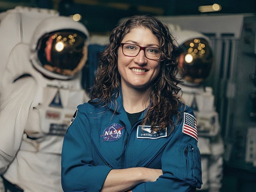 ¿Quién es Christina Koch, primera mujer en viajar a la Luna?