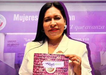 Reconocen a Ana Lilia Rivera en libro "Mujeres que legislan"