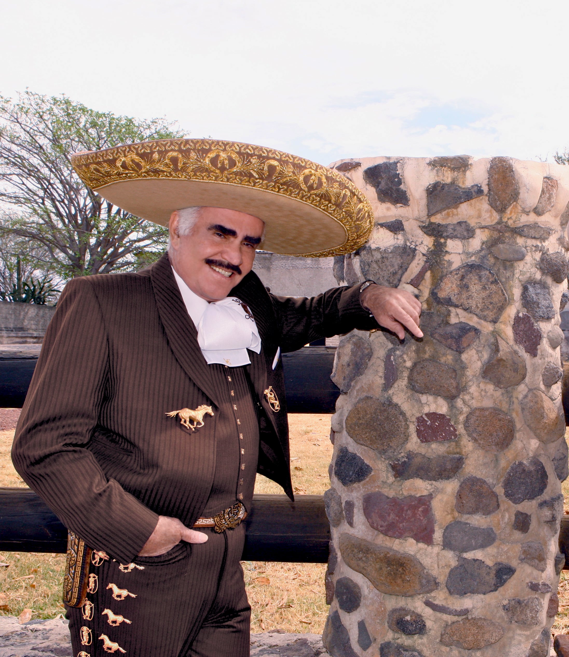 Ángela Aguilar lanza dueto póstumo con Vicente Fernández