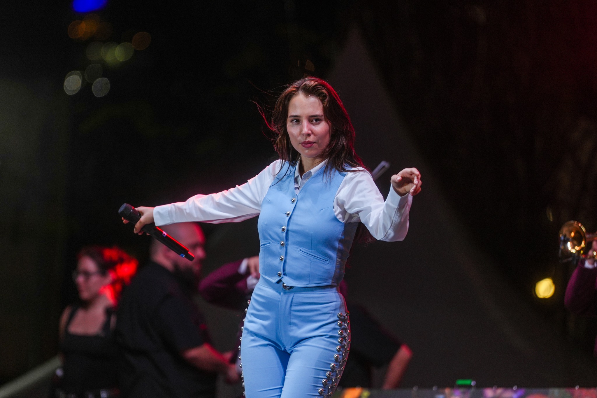 Majo Aguilar es blanco de críticas por su atuendo