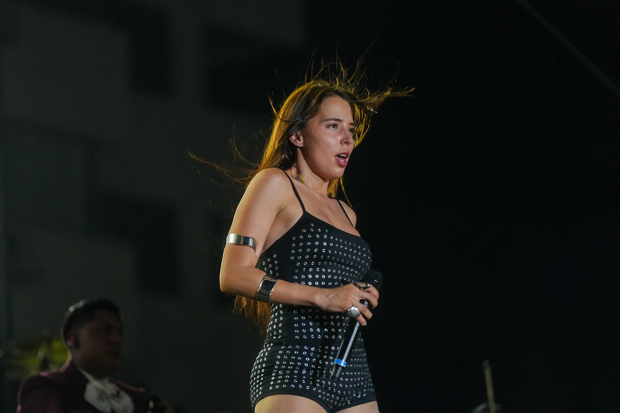 Majo Aguilar es blanco de críticas por su atuendo