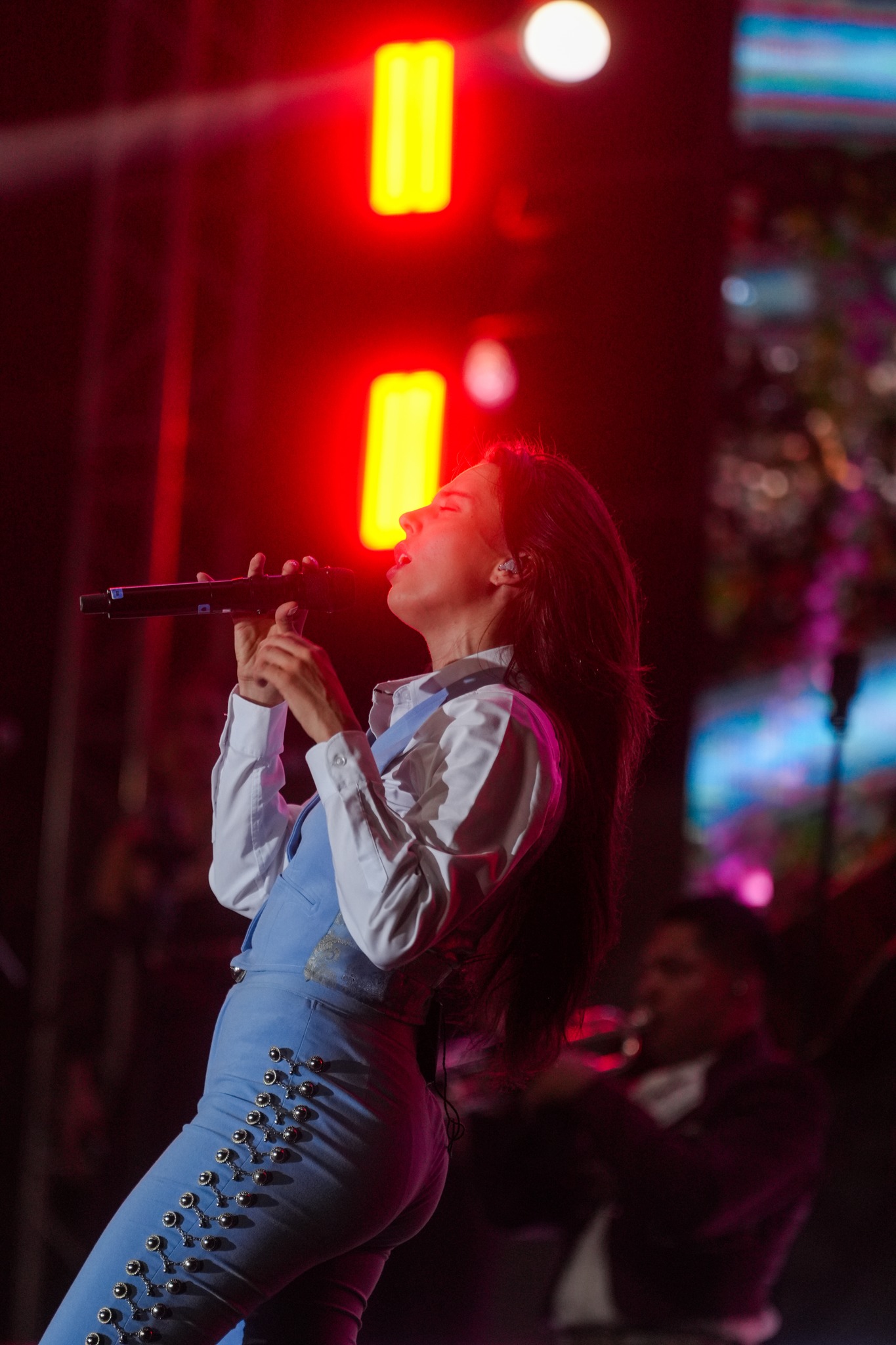 Majo Aguilar es blanco de críticas por su atuendo