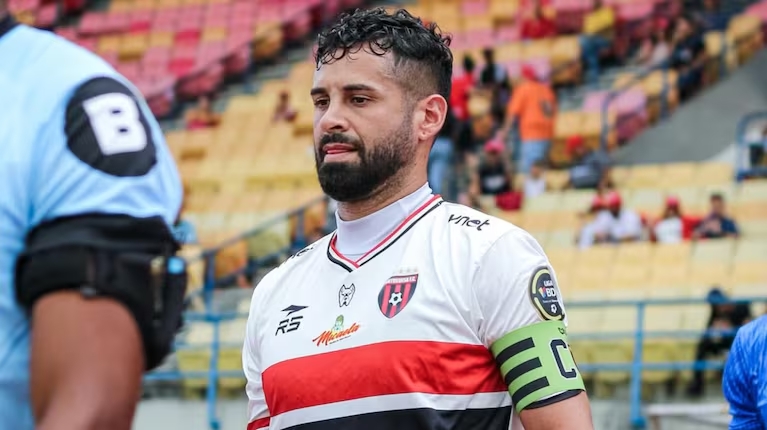 Lucas Trejo. Hallan sin vida a familia de futbolista